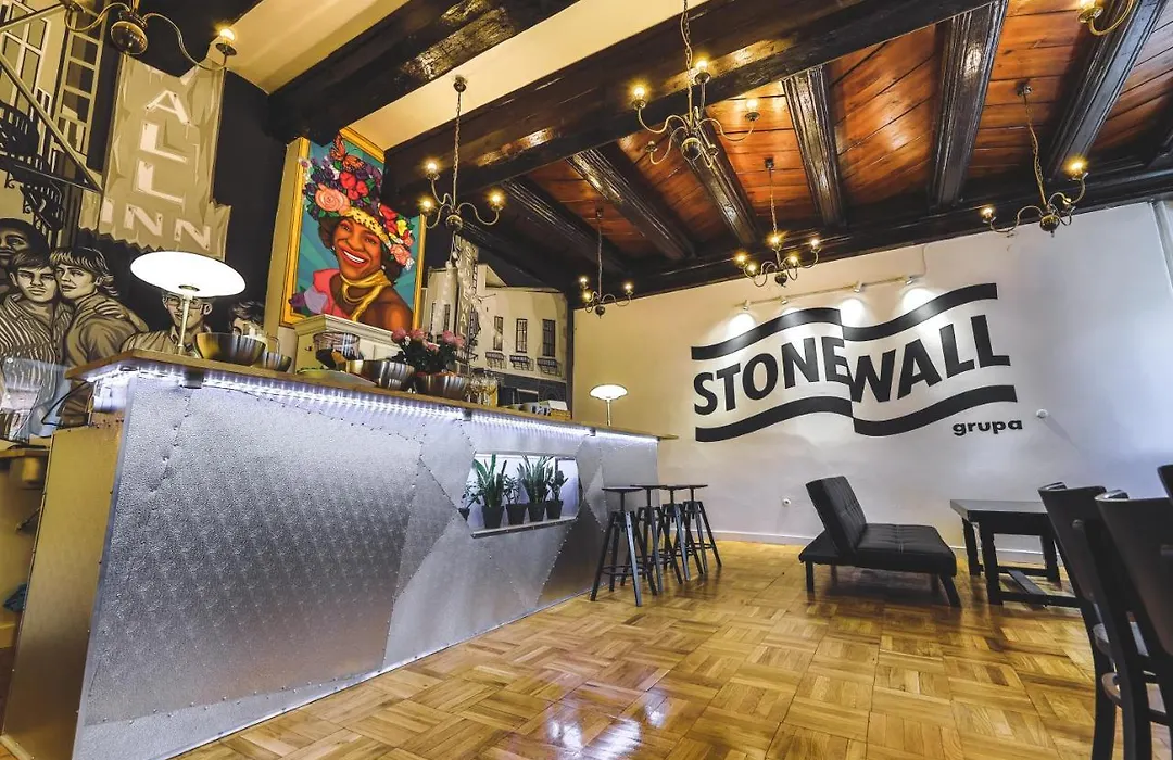 Hostel Stonewall - Self Check In-1